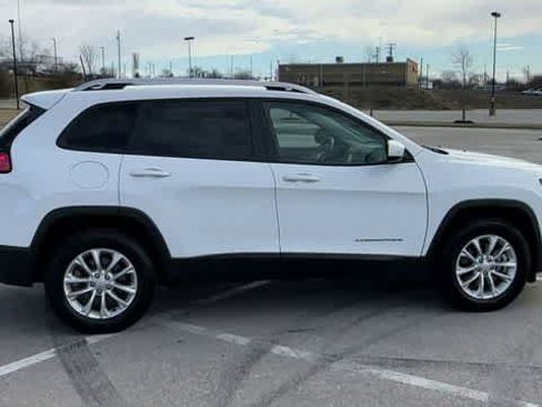 Used 2020 Jeep Cherokee Latitude AWD/4WD image 9
