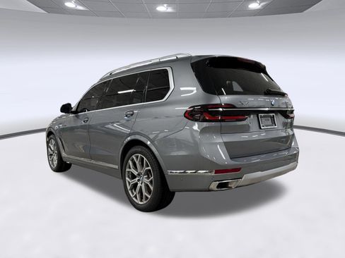 Used 2025 BMW X7 xDrive40i AWD/4WD image 3