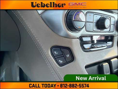 Used 2018 GMC Yukon XL SLT w/ Open Road Package AWD/4WD image 35