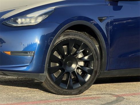 Used 2020 Tesla Model Y Long Range image 8