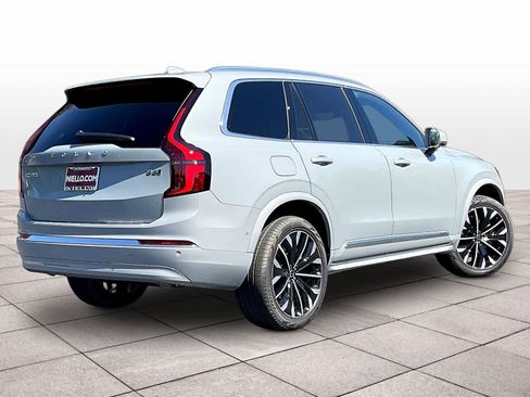 New 2026 Volvo XC90 B5 Plus w/ Protection Package Premier image 4
