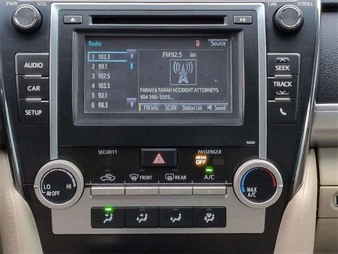 Used 2014 Toyota Camry L image 28