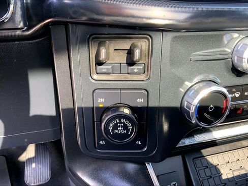 Used 2025 Ford F150 Raptor AWD/4WD image 32