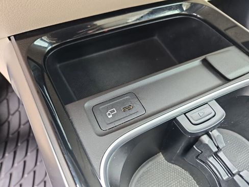 Used 2022 Mercedes-Benz GLB 250 image 30