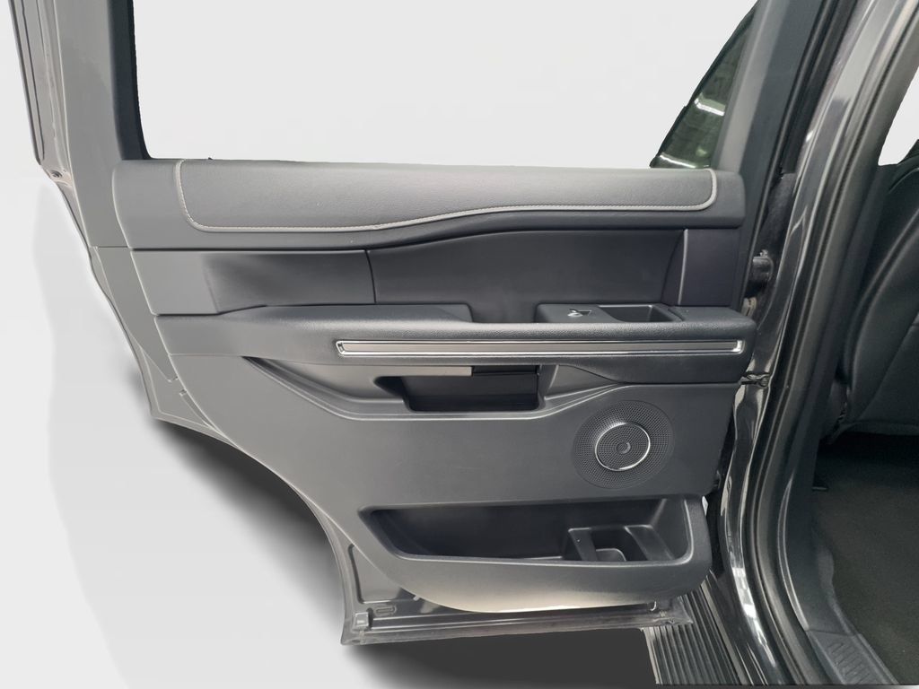 Used 2024 Ford Expedition XLT RWD image 27