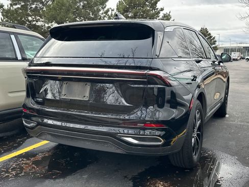 Used 2025 Lincoln Nautilus Premier image 2