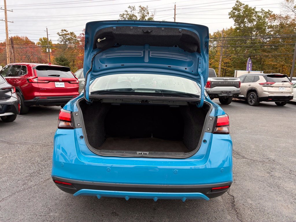 Used 2025 Nissan Versa SR FWD image 11