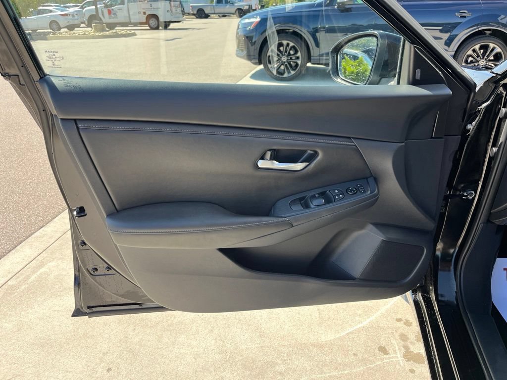 Used 2025 Nissan Sentra SV FWD image 6