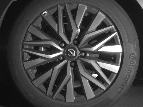 Used 2025 Nissan Altima 2.5 SV image 12