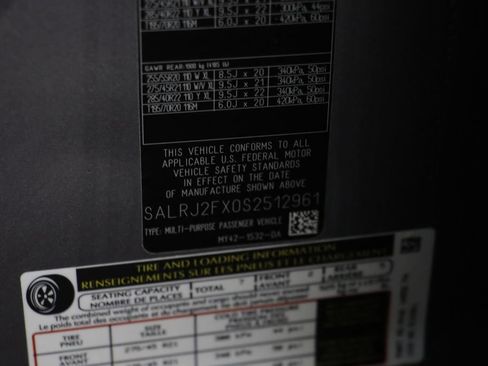 Used 2025 Land Rover Discovery S image 24