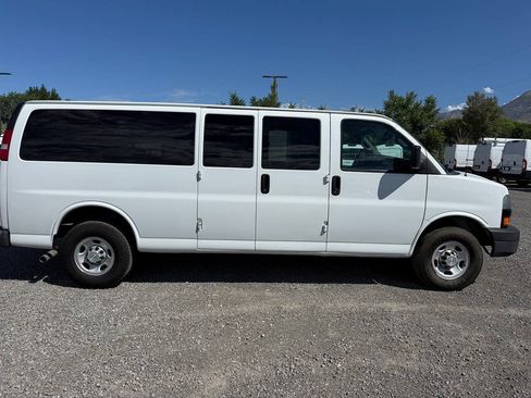 Used 2020 Chevrolet Express 3500 LS RWD image 2