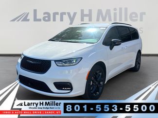 New 2026 Chrysler Pacifica Select w/ S Appearance Package AWD/4WD video 1