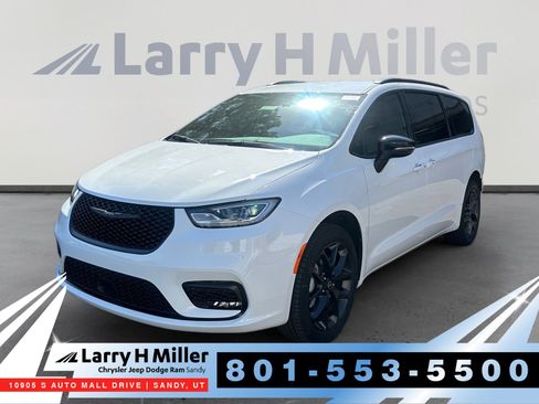 New 2026 Chrysler Pacifica Select w/ S Appearance Package AWD/4WD image 1