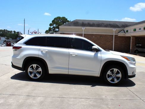 Used 2016 Toyota Highlander Limited FWD image 1