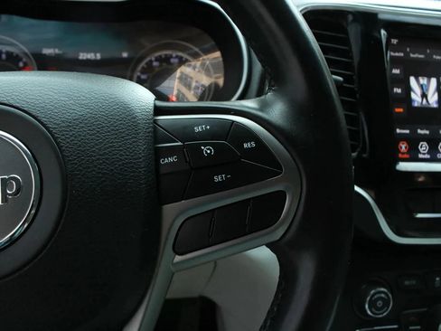 Used 2020 Jeep Cherokee Limited FWD image 39