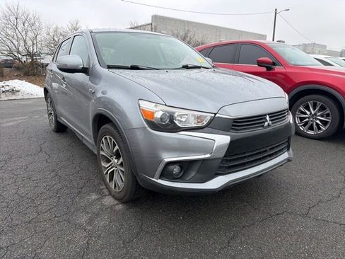 Used 2017 Mitsubishi Outlander Sport SE image 1