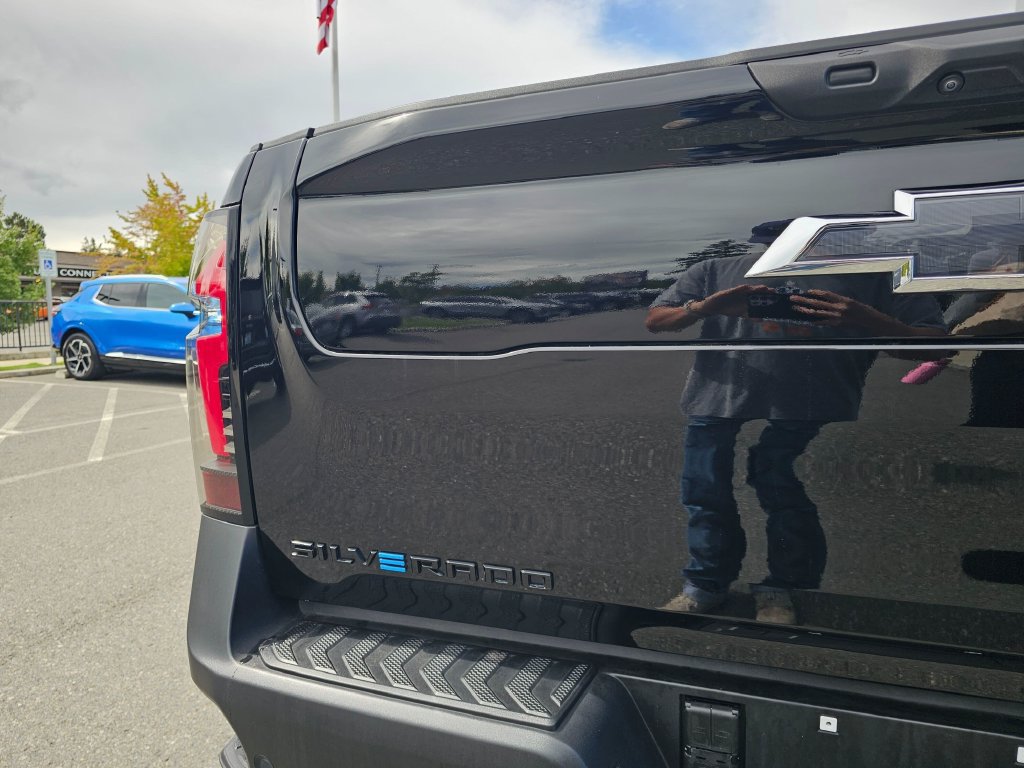 Used 2026 Chevrolet Silverado EV Trail Boss AWD/4WD image 17