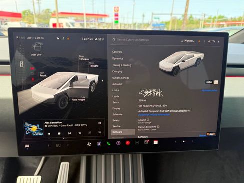 Used 2025 Tesla Cybertruck AWD Crew Cab image 13