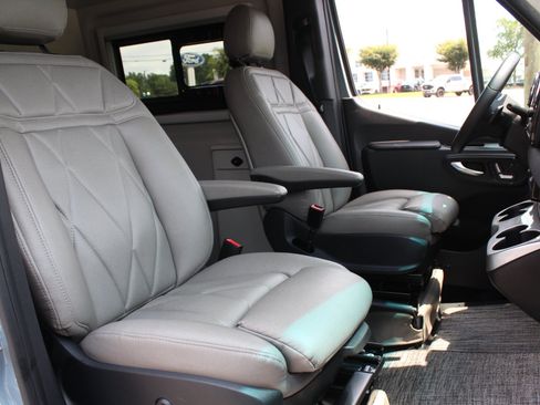 Used 2024 Mercedes-Benz Sprinter 3500 image 38