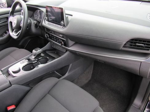 Used 2024 Nissan Rogue S AWD/4WD image 11