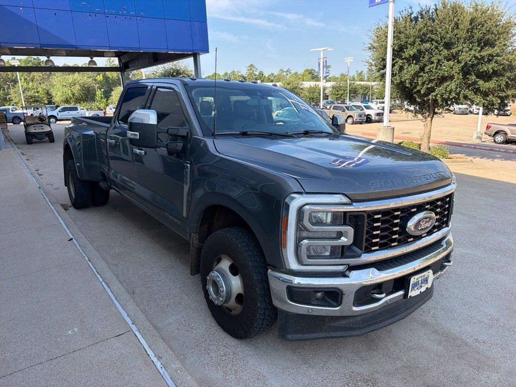 Used 2023 Ford F350 Lariat w/ Lariat Ultimate Package AWD/4WD image 4