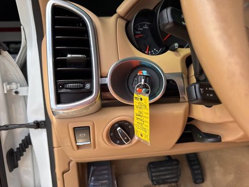 Used 2016 Porsche Cayenne image 23