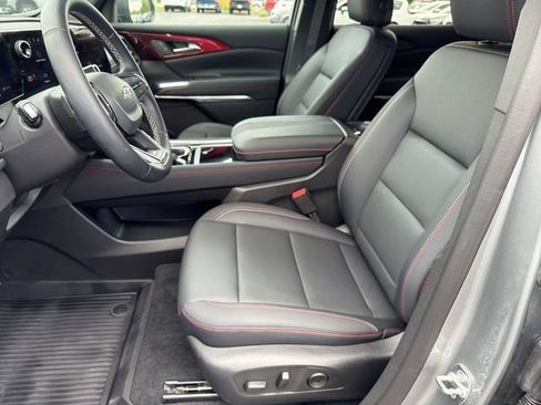 Certified 2025 Chevrolet Traverse Z71 w/ Driver Confidence Package AWD/4WD image 9