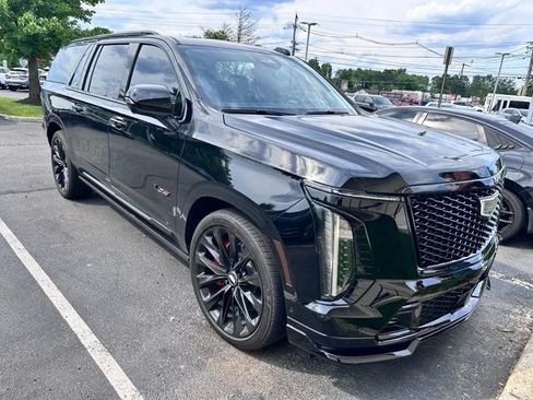 Used 2026 Cadillac Escalade ESV V w/ LPO, ONYX Package AWD/4WD image 2