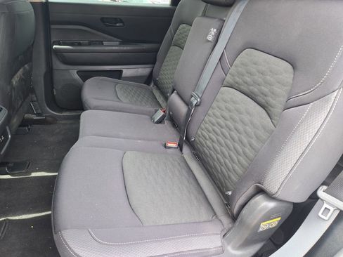 Used 2024 Nissan Pathfinder SV image 18