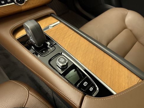Certified 2023 Volvo XC90 B5 Plus w/ Protection Package Premier AWD/4WD image 19