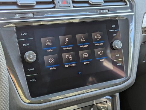 Certified 2022 Volkswagen Tiguan SEL R-Line image 20