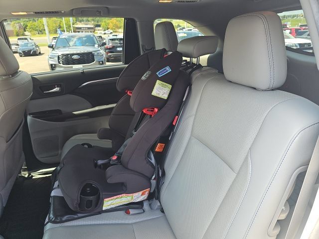 Used 2019 Toyota Highlander Limited FWD image 15