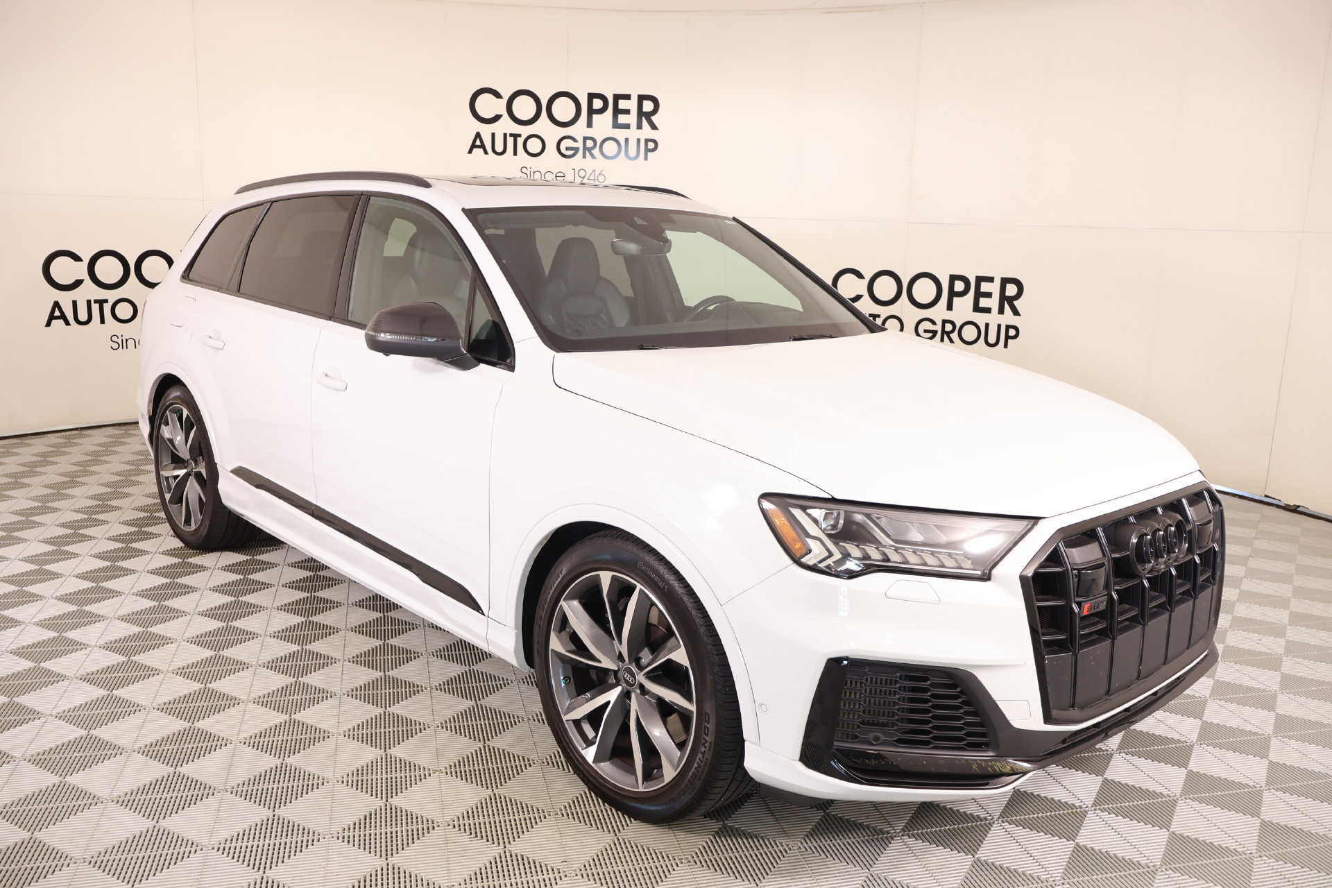 Used 2023 Audi SQ7 Prestige AWD/4WD image 1