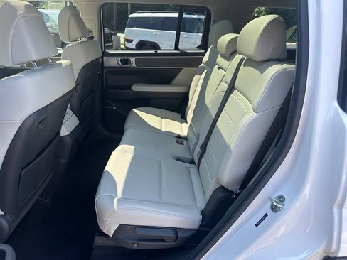 Used 2024 Hyundai Santa Fe Limited AWD/4WD image 12