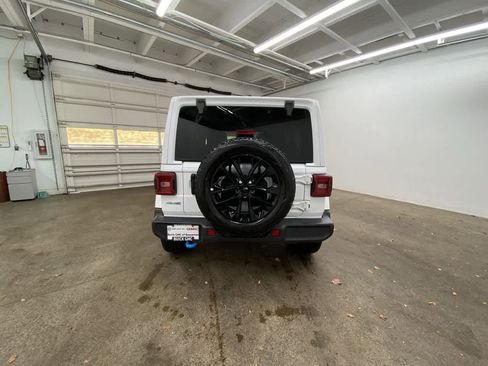 Used 2024 Jeep Wrangler Sahara image 5