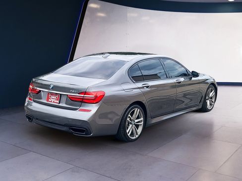 Used 2016 BMW 750i image 5