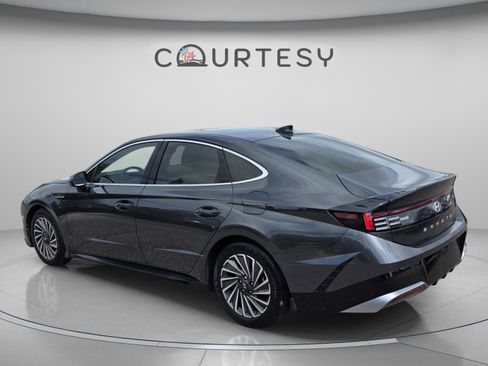 Used 2025 Hyundai Sonata SEL FWD image 3