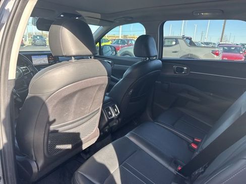 Used 2022 Kia Sorento S w/ Panoramic Sunroof Package image 13