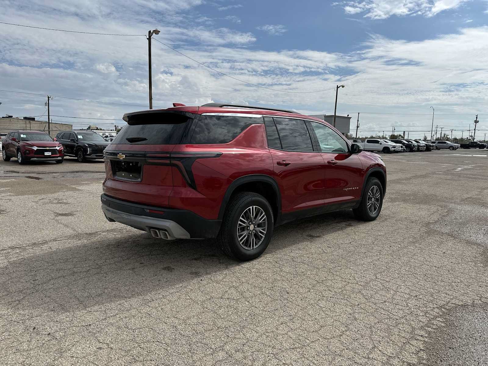 Used 2027 Chevrolet Traverse LT FWD image 8