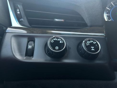 Used 2019 Cadillac Escalade ESV Platinum image 17