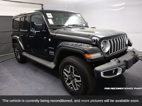 Used 2024 Jeep Wrangler Unlimited Sahara AWD/4WD image 3