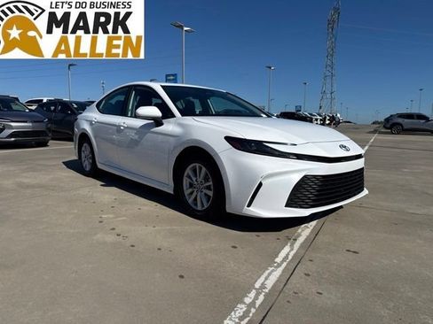 Used 2025 Toyota Camry LE FWD image 1