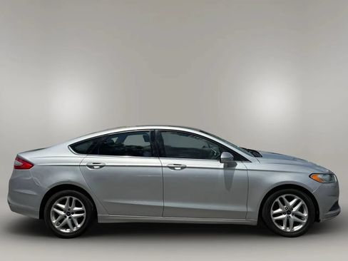 Used 2016 Ford Fusion SE FWD image 4