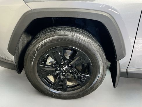 Used 2021 Toyota RAV4 XLE w/ Convenience Package image 13