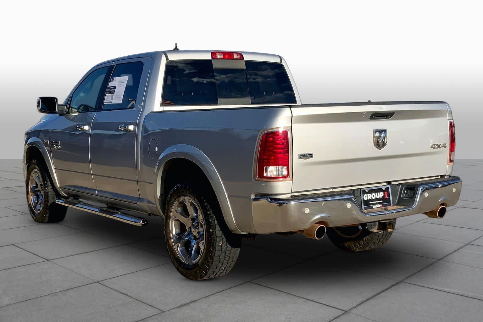 Used 2017 RAM 1500 Laramie w/ Convenience Group AWD/4WD image 11