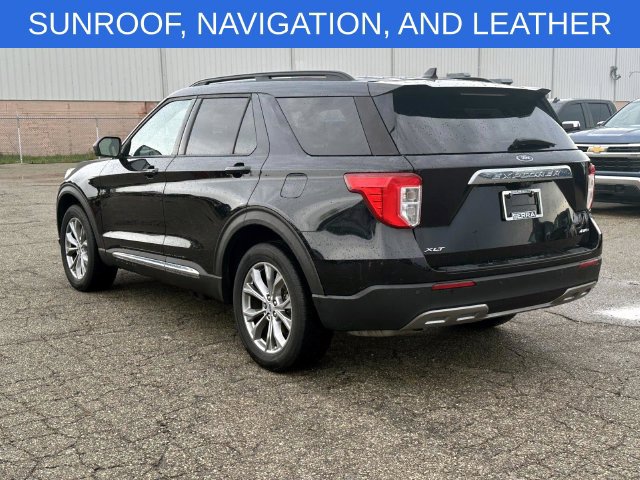 Used 2022 Ford Explorer XLT w/ Equipment Group 202A AWD/4WD image 3