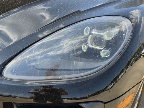 Used 2021 Porsche Macan image 11