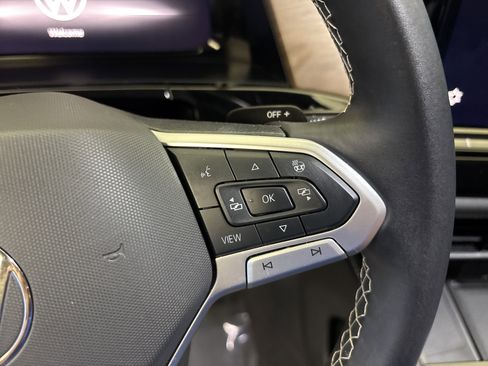 Used 2024 Volkswagen Atlas SE AWD/4WD image 16