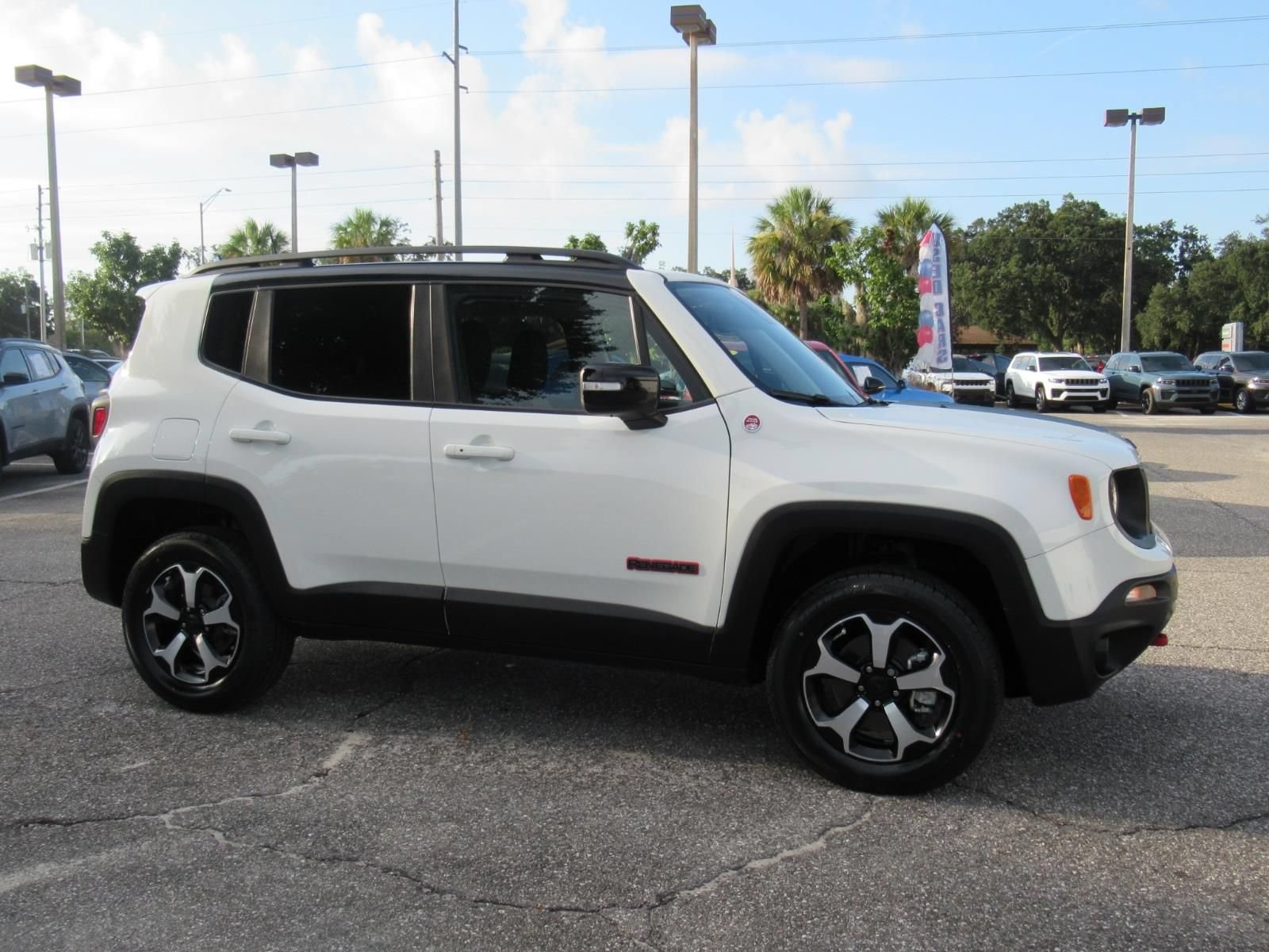 Certified 2022 Jeep Renegade Trailhawk AWD/4WD image 2