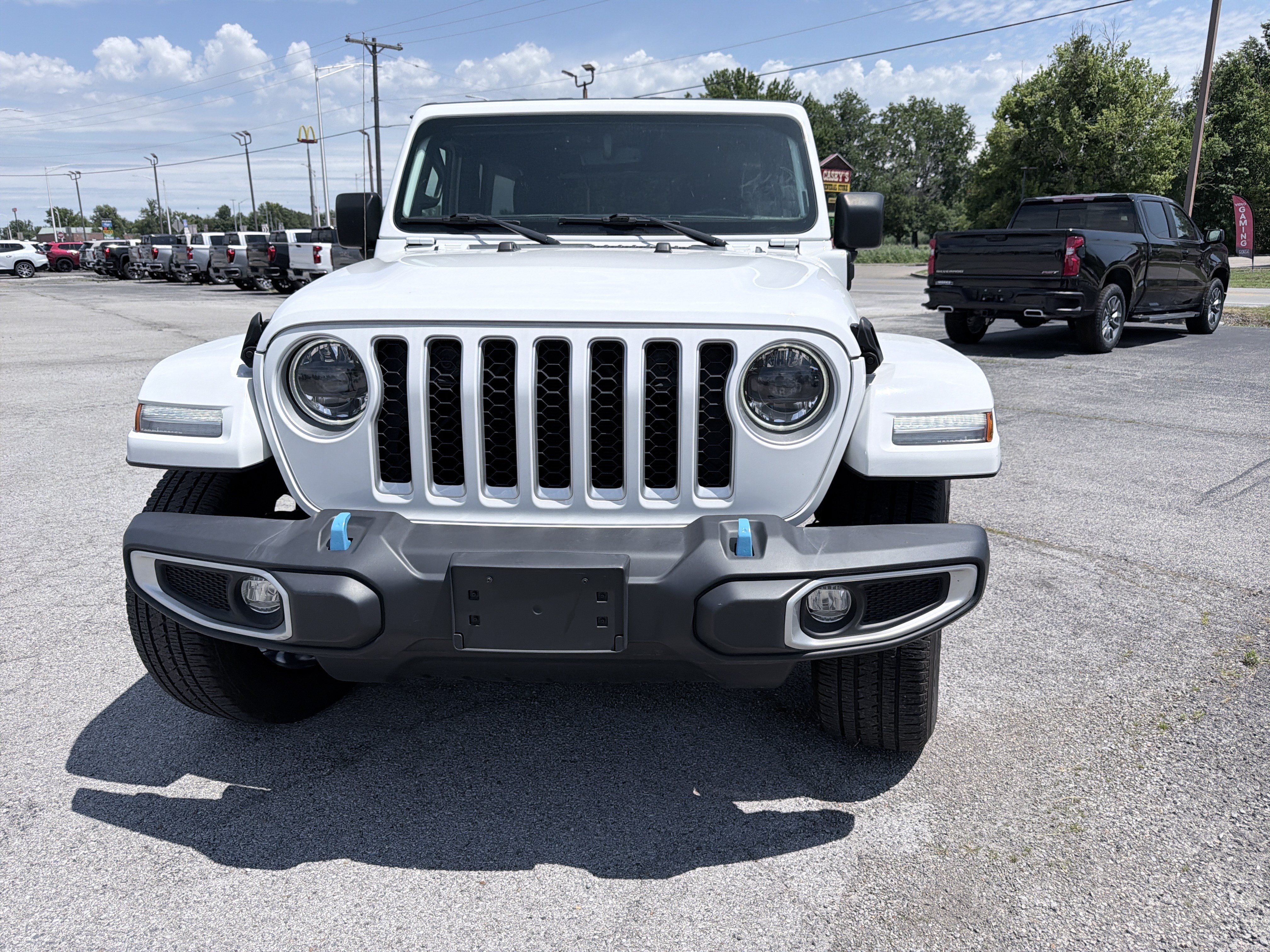 Used 2023 Jeep Wrangler Unlimited Sahara w/ Cold Weather Group AWD/4WD image 2